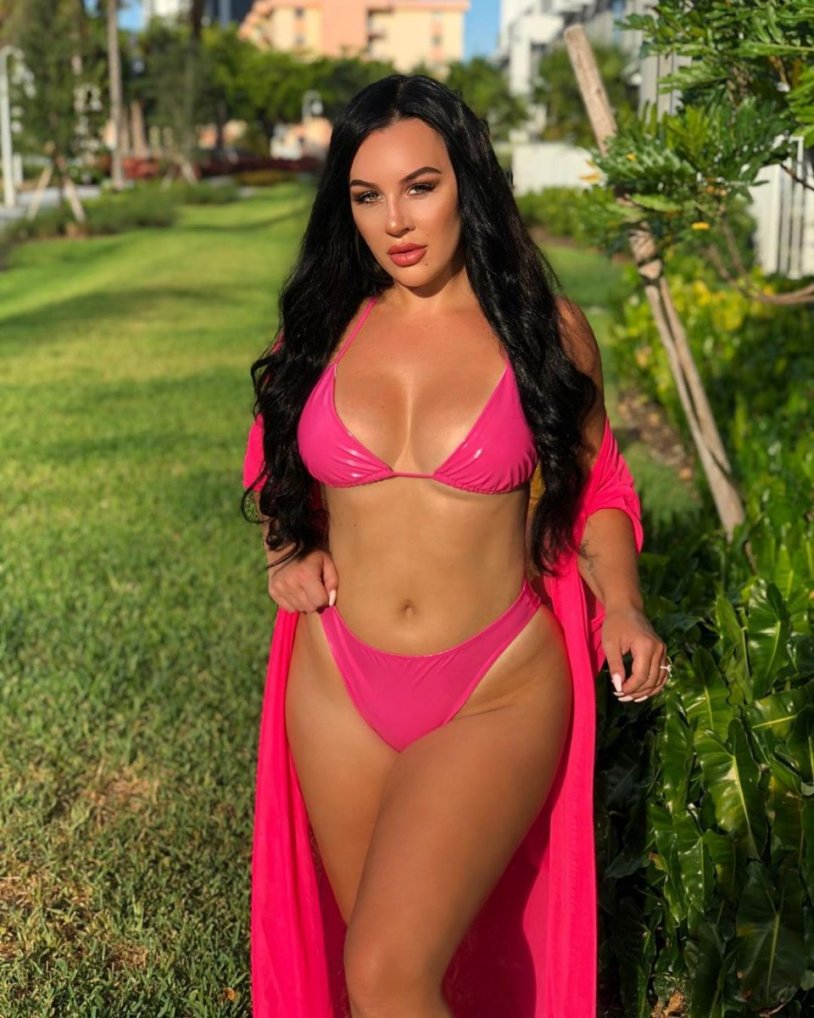 Louise Ella Naked Model