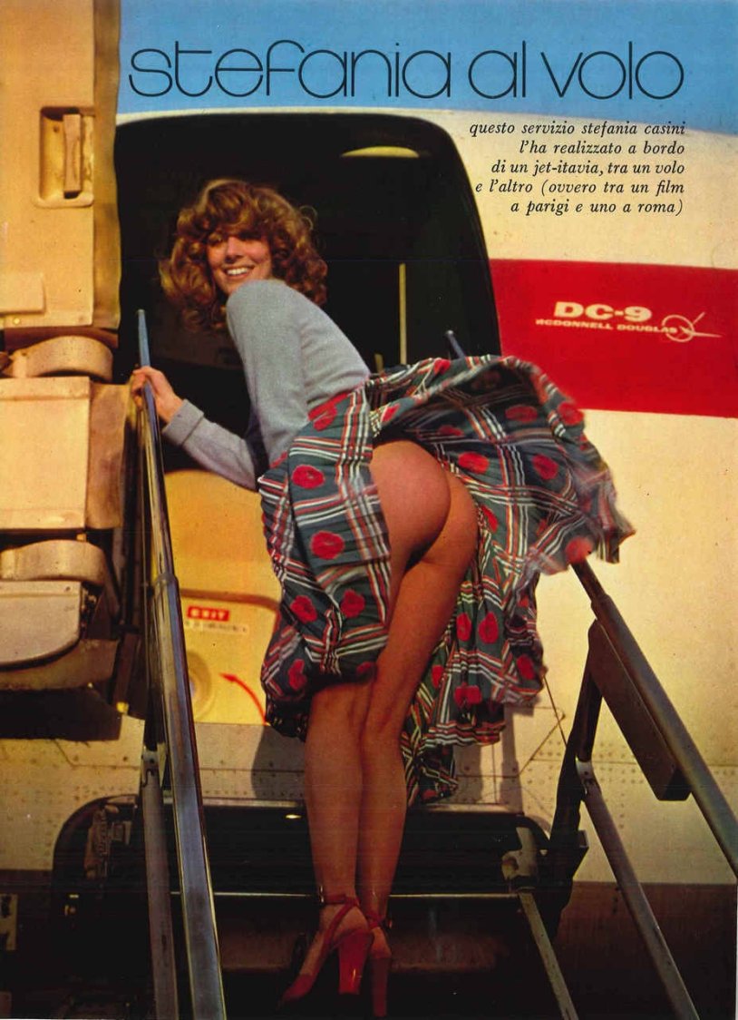 Retro girls without panties