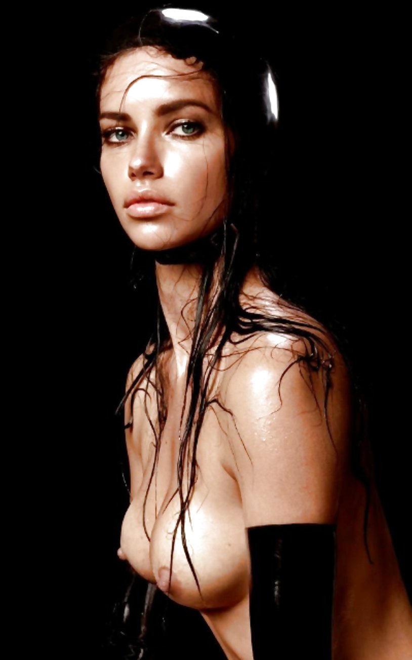 Adriana Lima Pirelli Nude