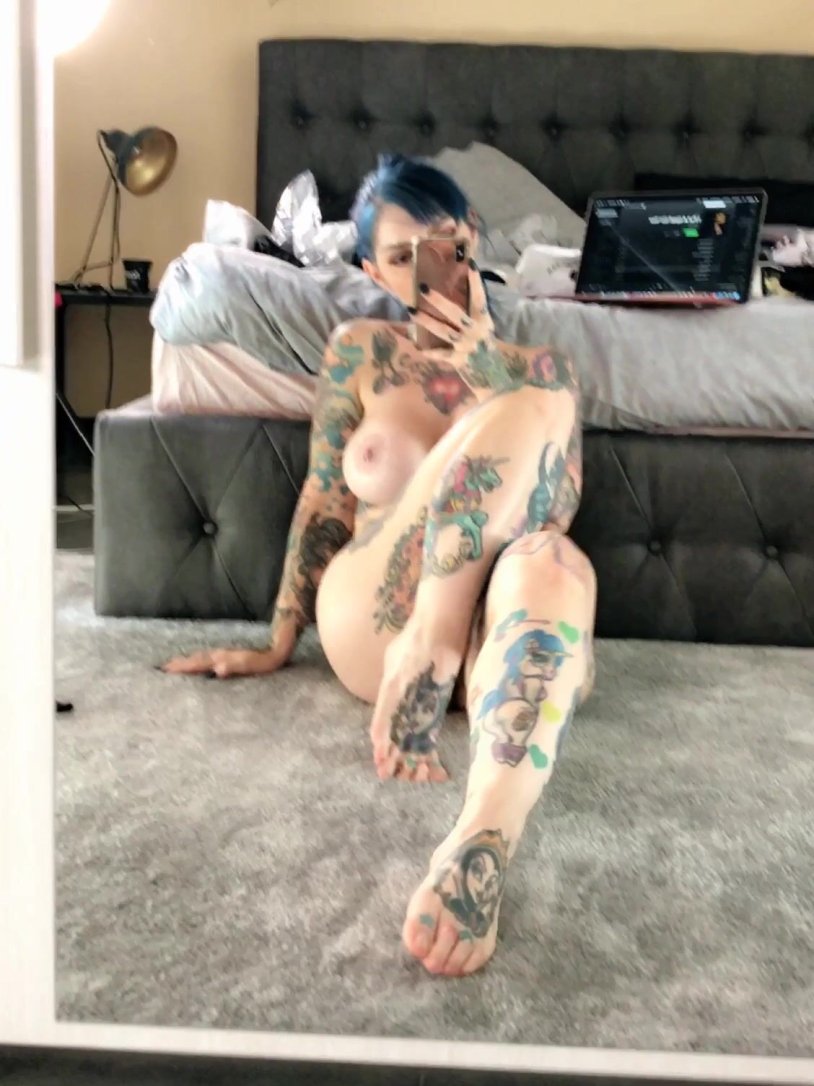 Riae suisade spat naked