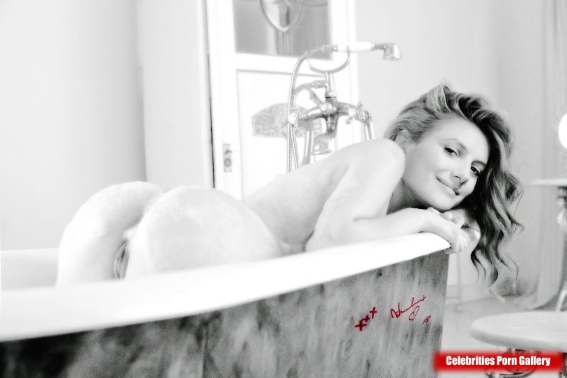 Melanie Laurent Hot nude