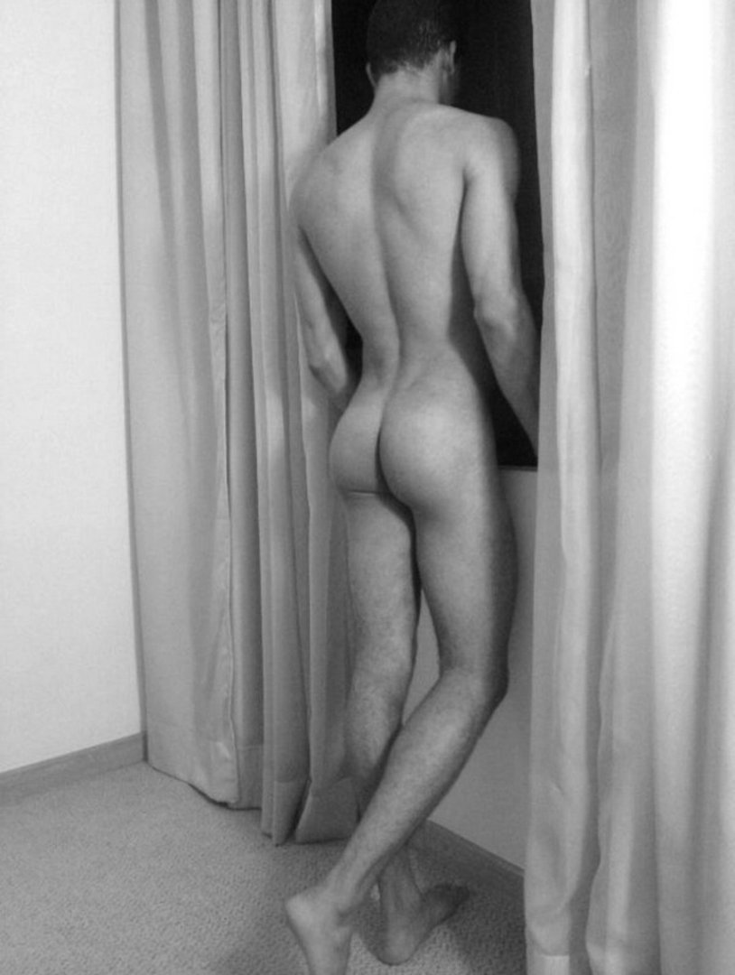 Men's buttocks are private