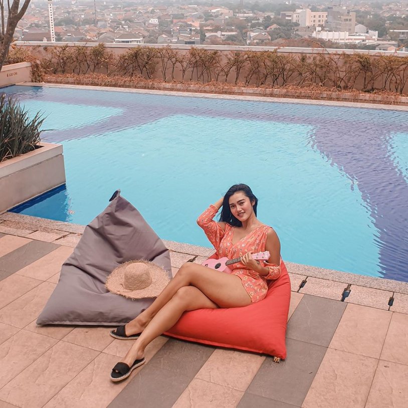 Inflatable sofa for relaxation