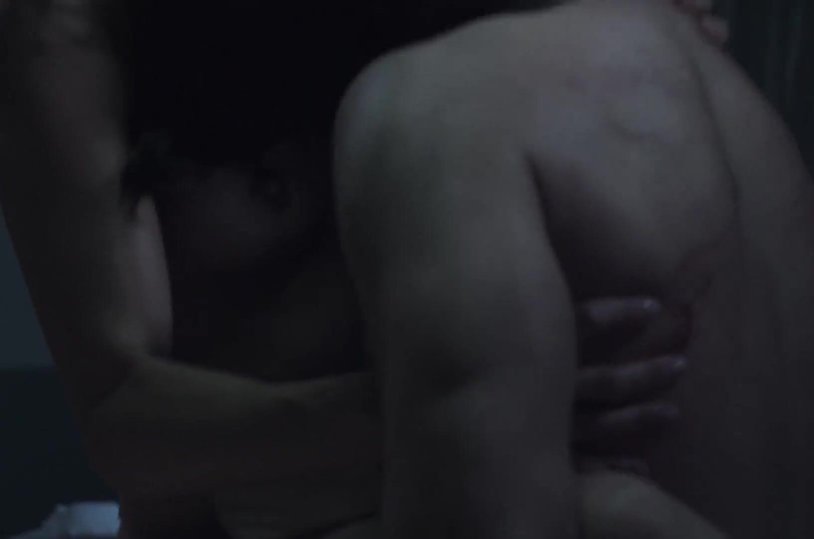 Rose Leslie bed stage