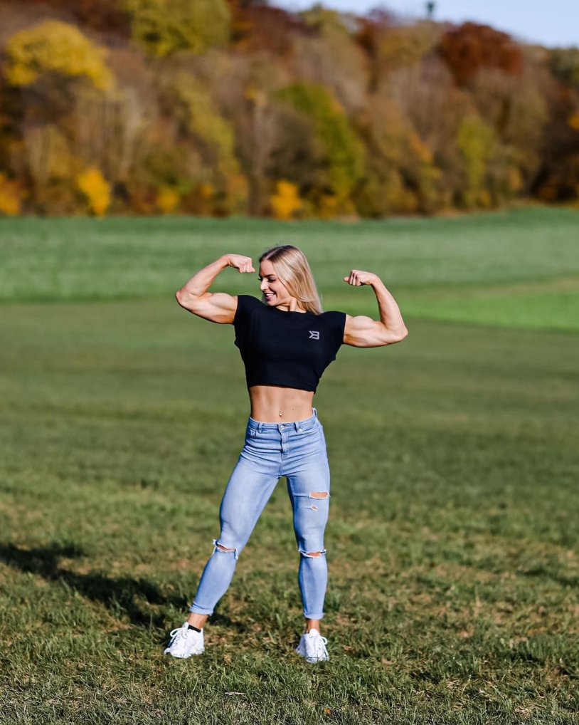 Lena Ramsteiner Black