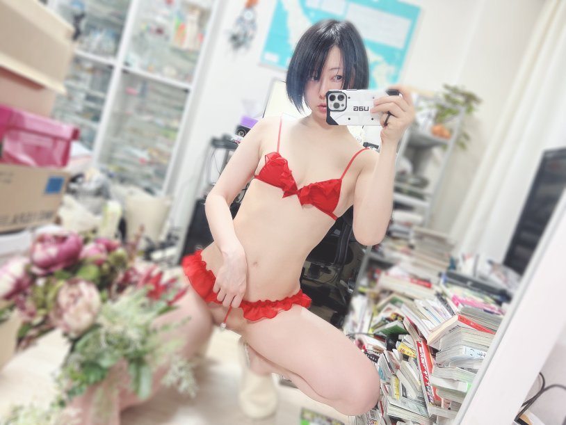 Model Iiniku Ushijima