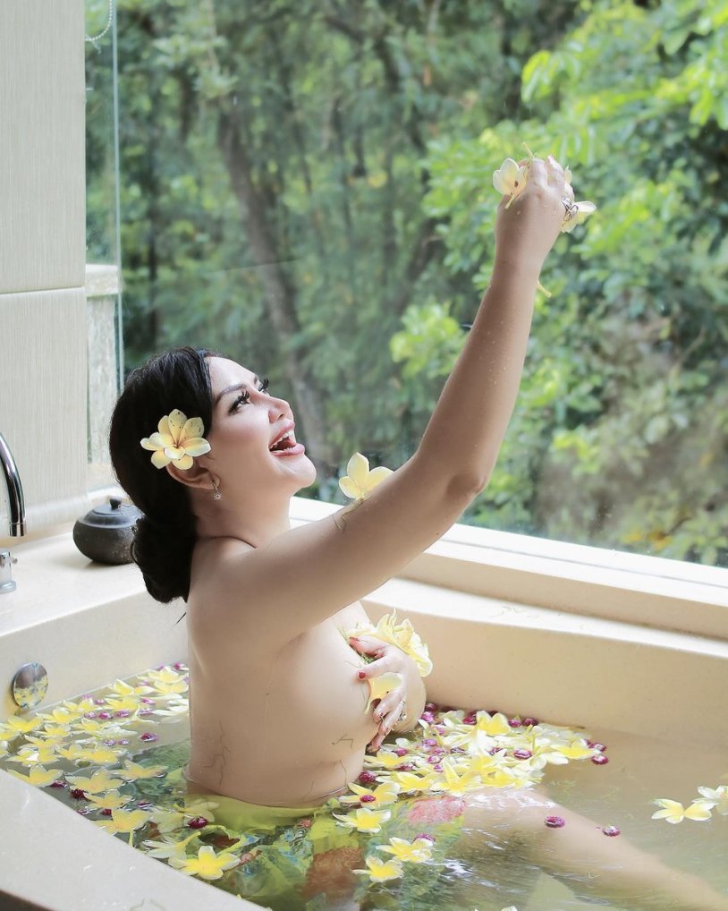 Sisca Meliana undress