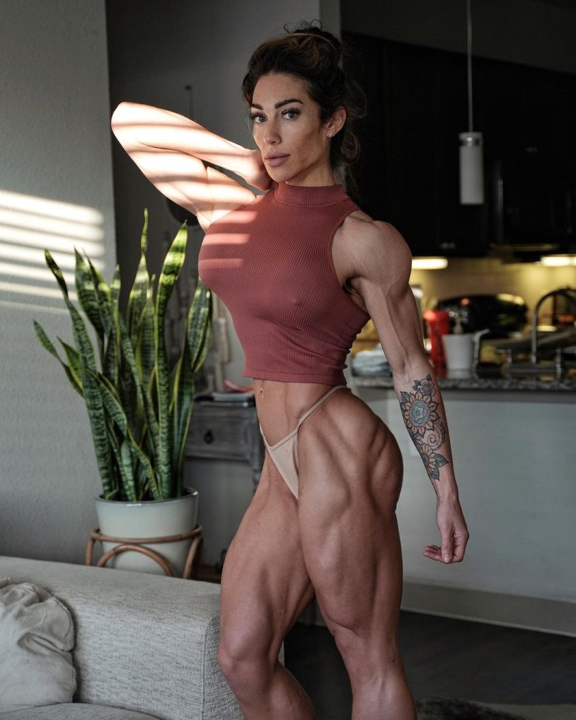 Simona Oliveria Girlswithmuscle