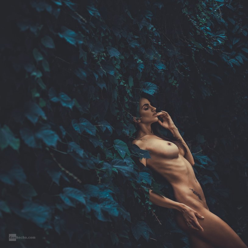 Dan Hecho Naked Model with a Circle