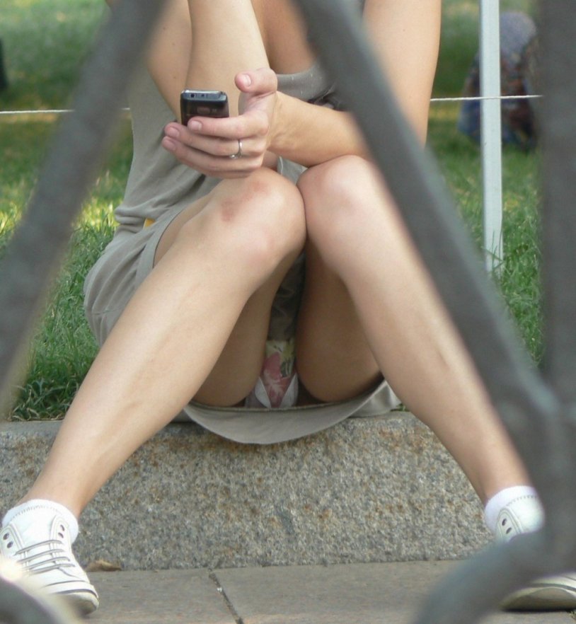 Peeping without panties