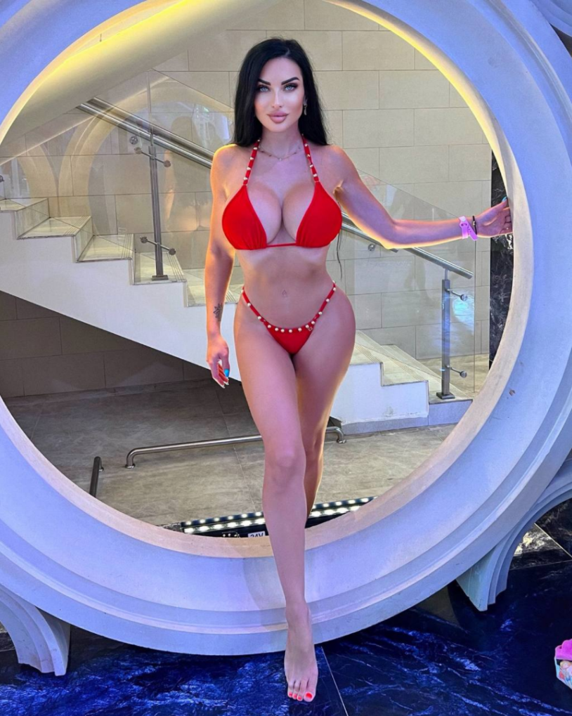 Plum Hannah tg Canal