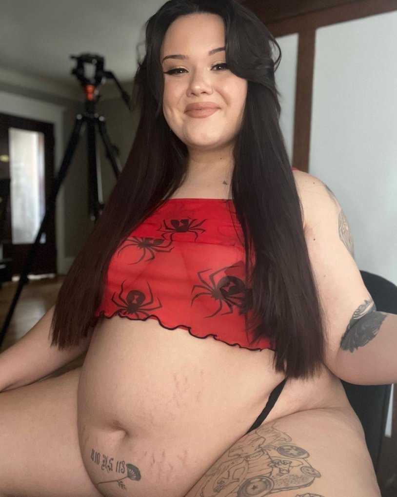 Rosiemariefeedee is thick