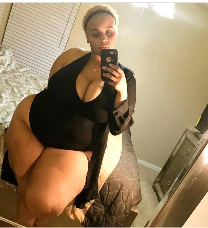 Naked forms of a pear Big Ass SSBBW