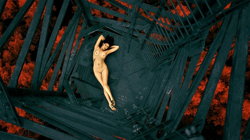 The falling nudity is a girl