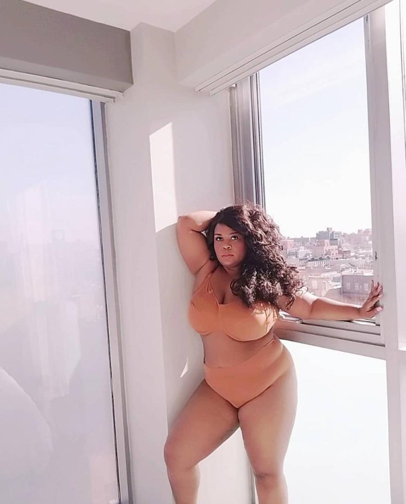 Model plus saz gabi Gregg