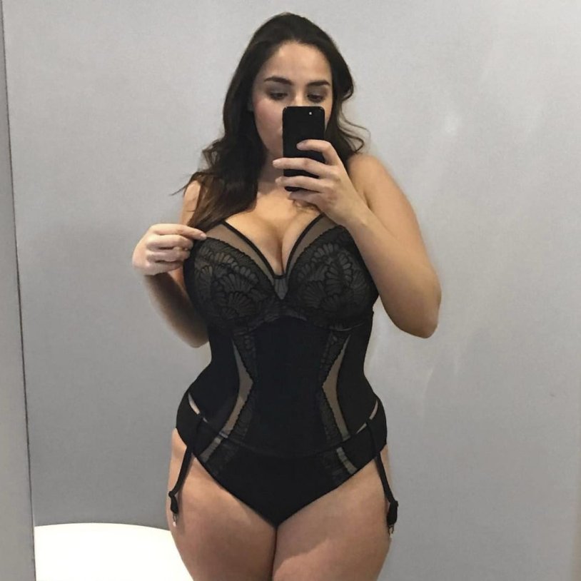 Jada Cesar photo in a swimsuit