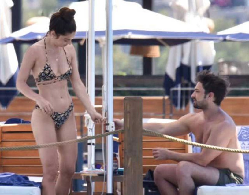 Fahriye evcen bikinili