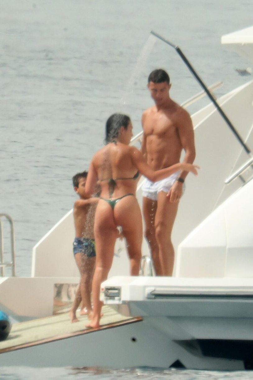 Naked wife Cristiano Ronaldo