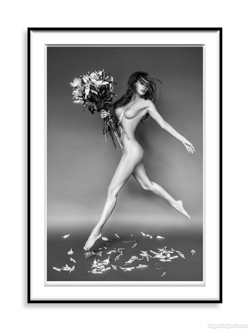 Magdalena Perlinskaya naked