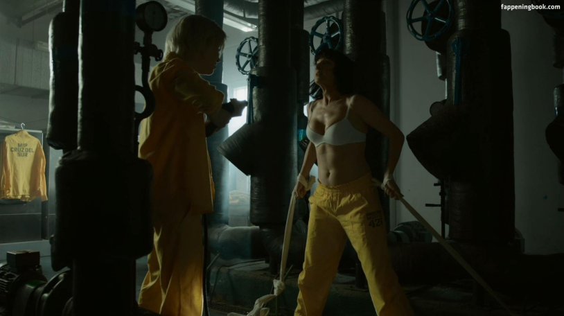 Naiva Nimry Paper House boobs