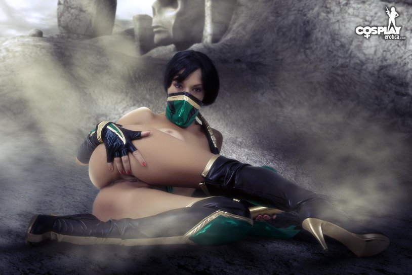 Naked Jade from MK Cosplay