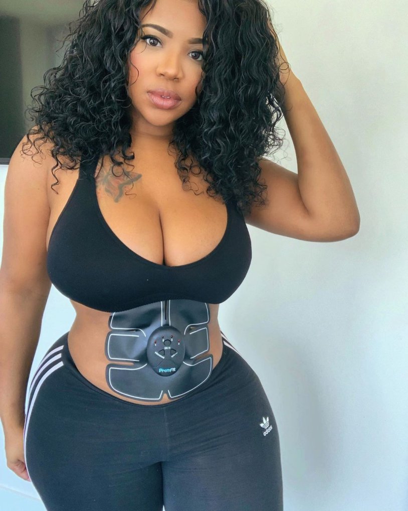 Brianna Francisco thighs