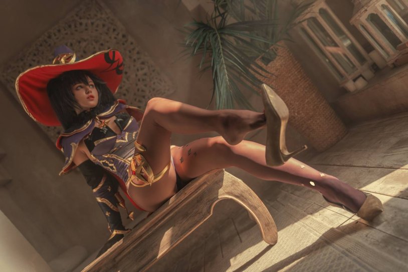 Mona Megistus cosplay