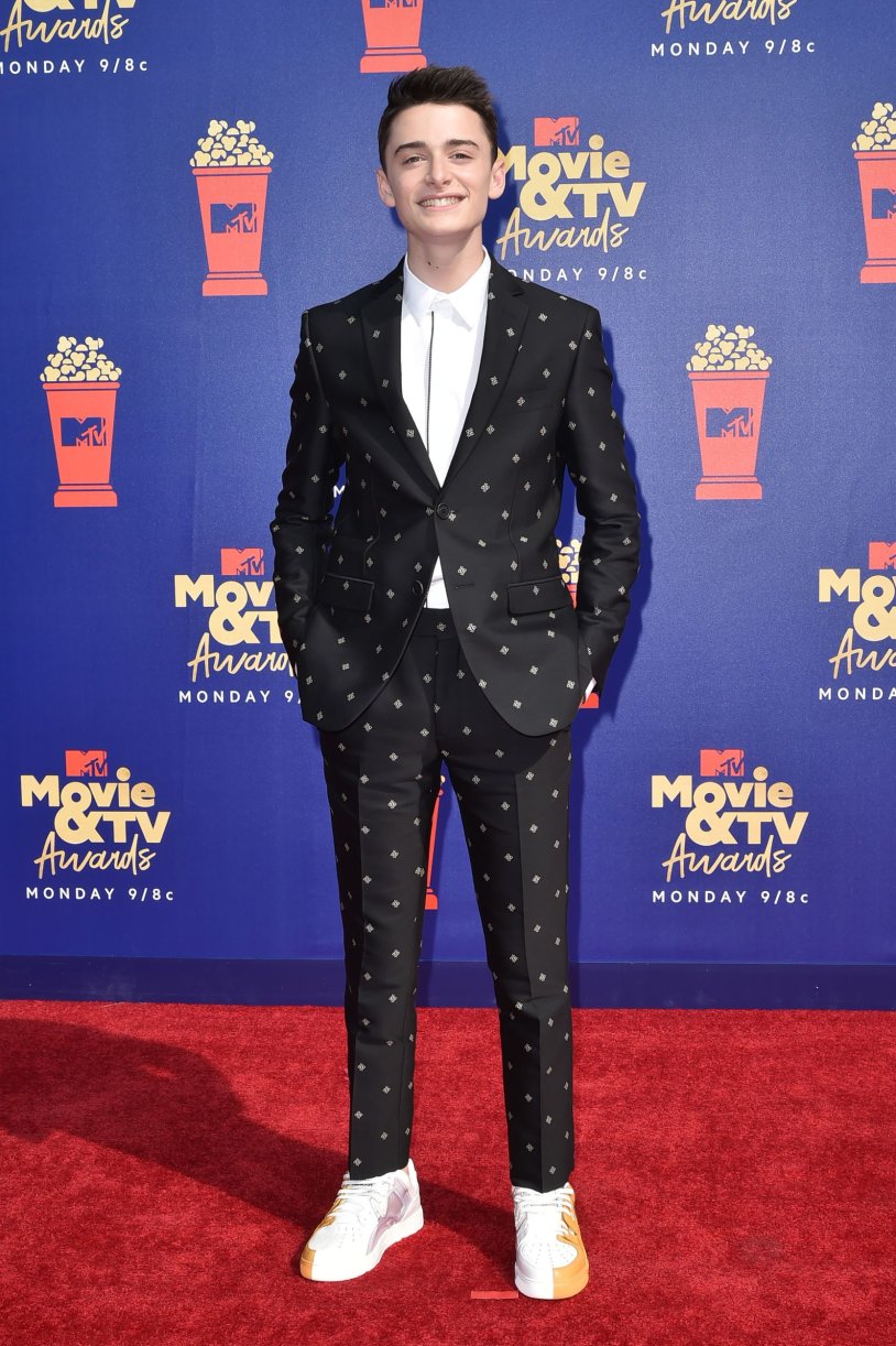 Noah Shnapp in a blue suit