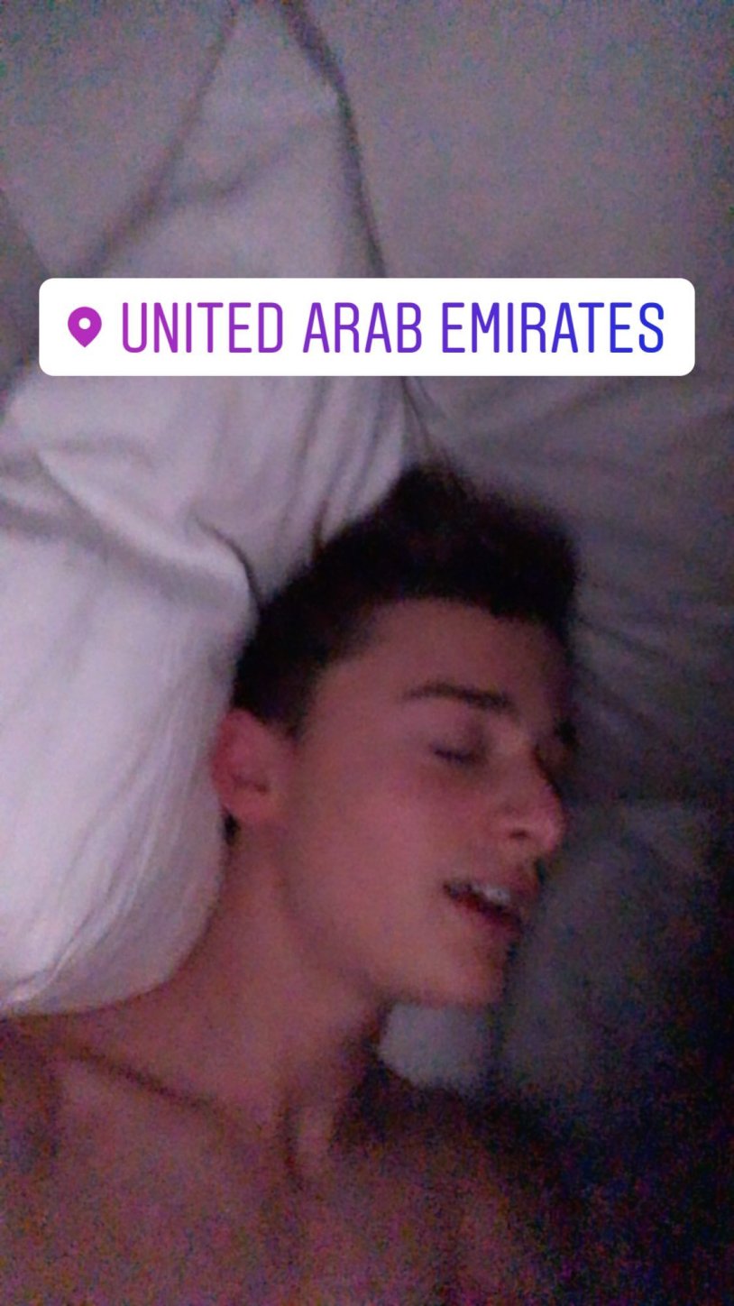 Noah shnapp without a T -shirt