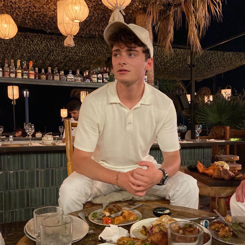 Very strange affairs actors