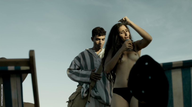 Alba Flores is naked