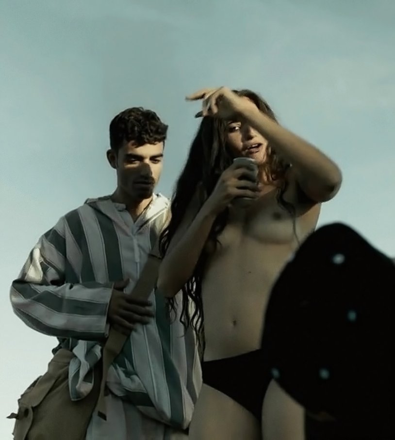 Alba Flores hot photos