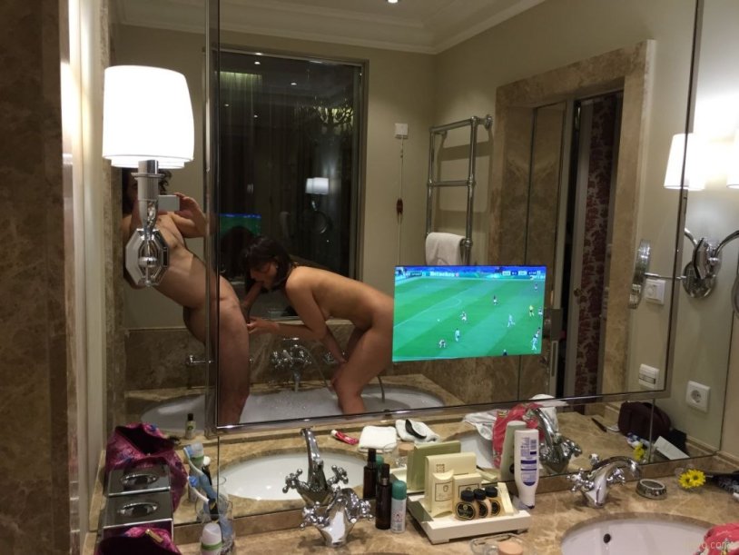 Blowjob Selfie in front of the mirror