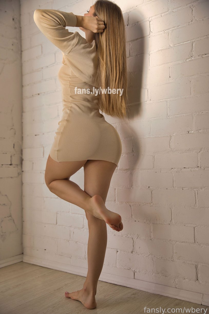 Tight -fitting dress