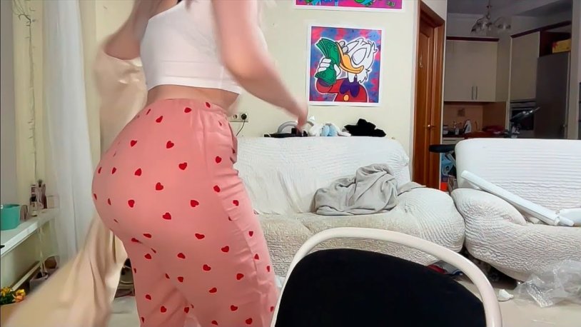 Sveta Sollar showed the ass on stream