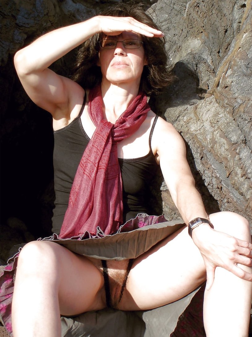 Hairy under the skirt amateur