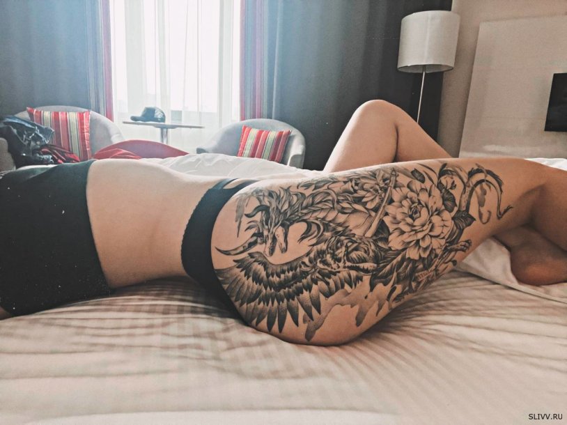 Tattoo on the hip girl