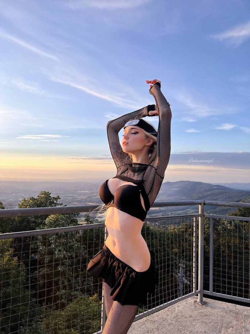 Cosplay girl erotica