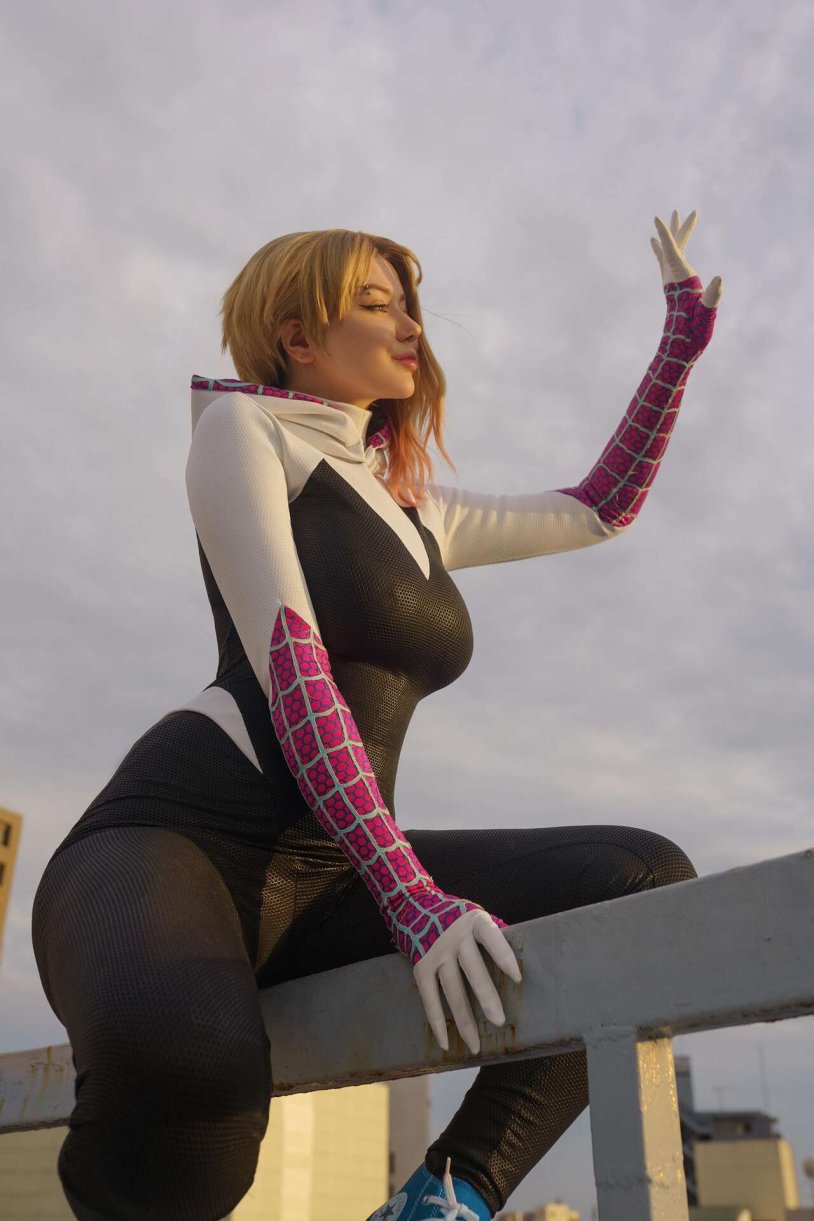Alina Bekker Spider Gwen