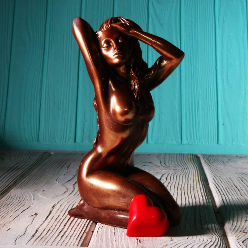 Naked beauty in chocolate