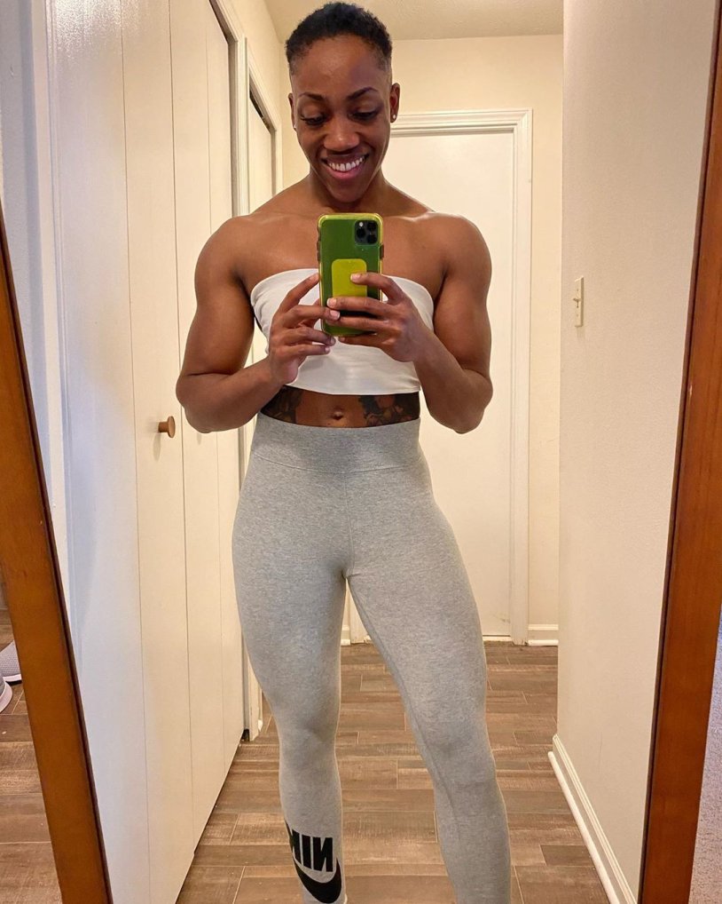 Brianna Smith without panties