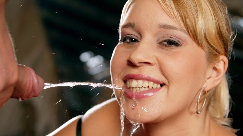 Pissing of beautiful actresses