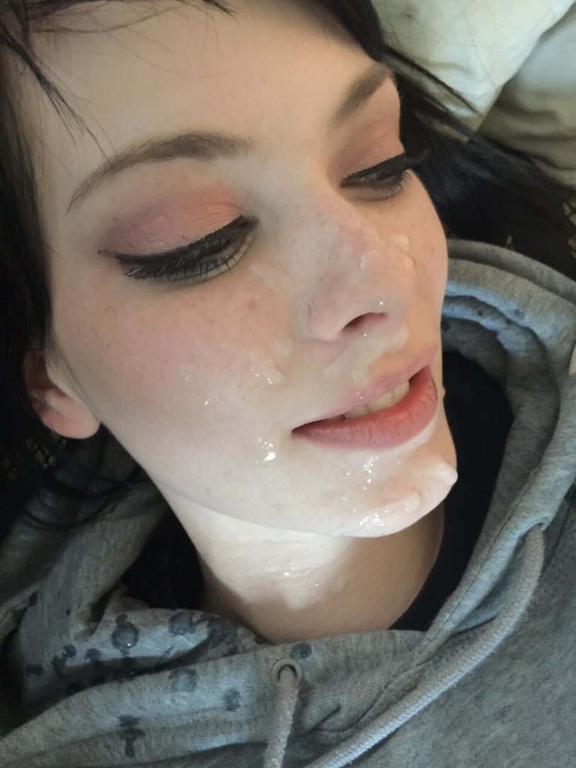 The girl's teenager finished on the face