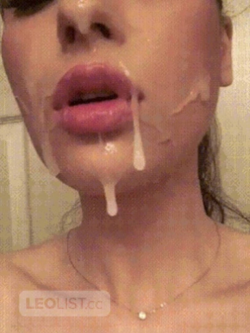 Selfie Cumshot on the face of a girl