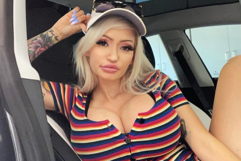 Busty blonde Isabella