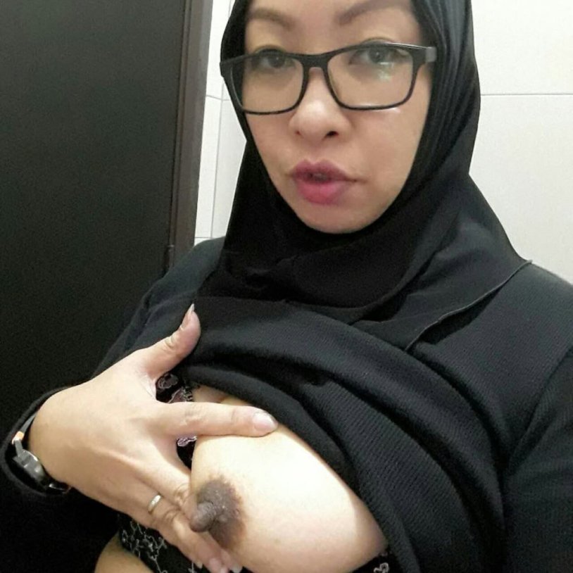 Yaya Rohaya JilBoobs