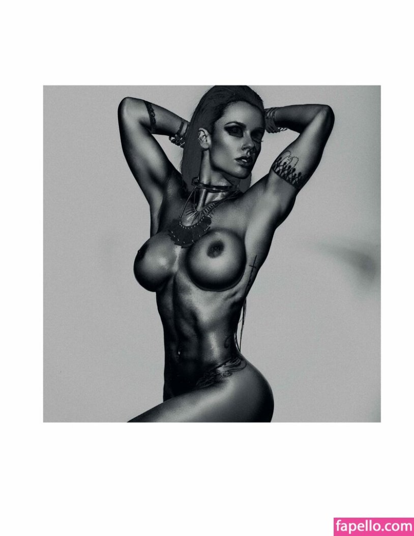 Caroline de Souza Correa Naked