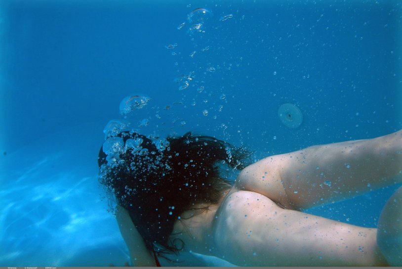 Underwater Drowning Girl
