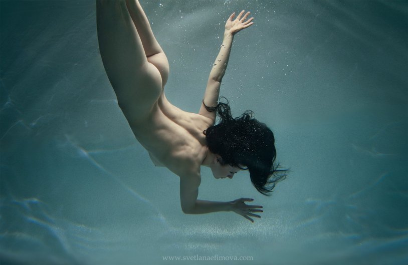 Underwater shooting of naked women
