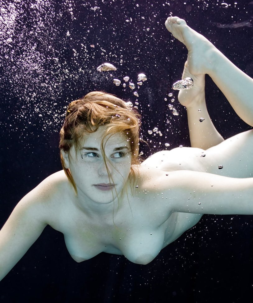 Underwater shooting nude